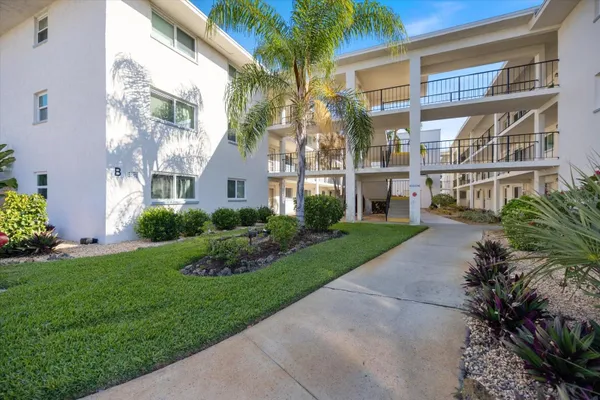708 TAMIAMI TRL 209