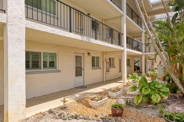 708 TAMIAMI TRL 105