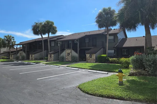 927 CAPRI ISLES BLVD 10