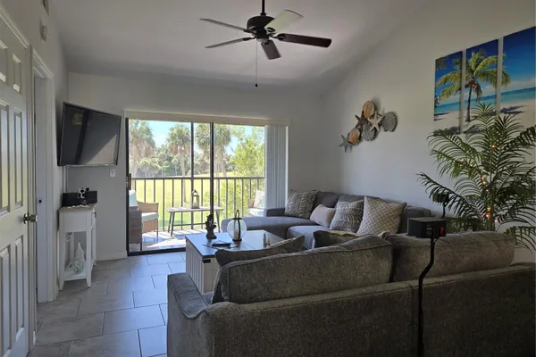 927 CAPRI ISLES BLVD 10