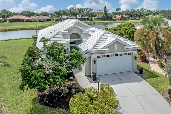 565 FALLBROOK DR