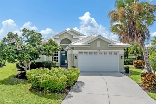 565 FALLBROOK DR