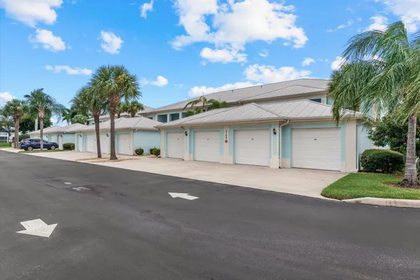 5768 SABAL TRACE DR 203