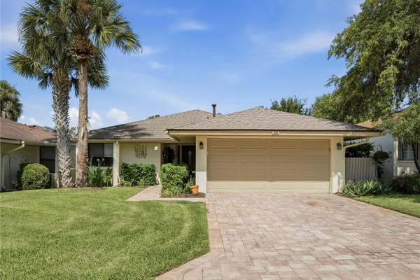 218 CANTERBURY CIR