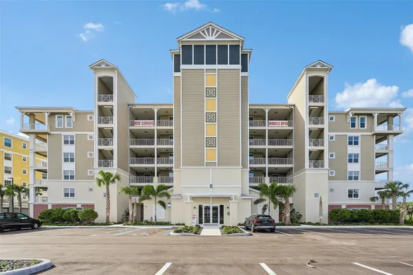 8 RIVERWALK DR 606
