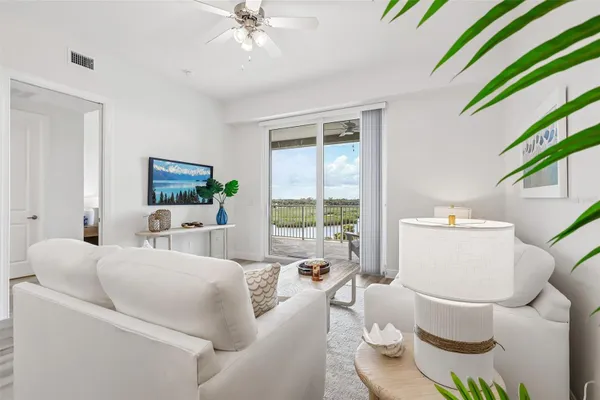 8 RIVERWALK DR 606