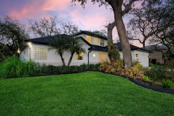 3311 OAK VISTA DR