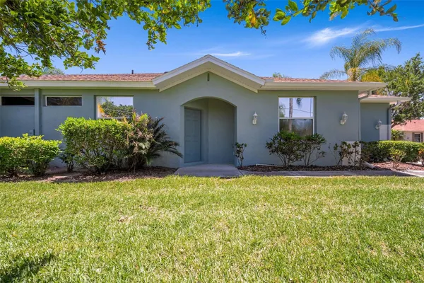 1204 HUNTINGTON GREENS DR 1204