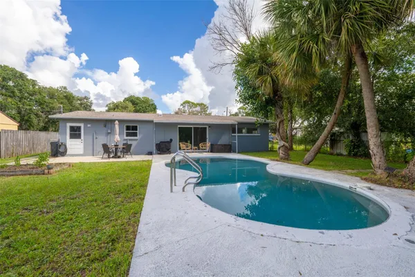 1109 PINEDALE RD