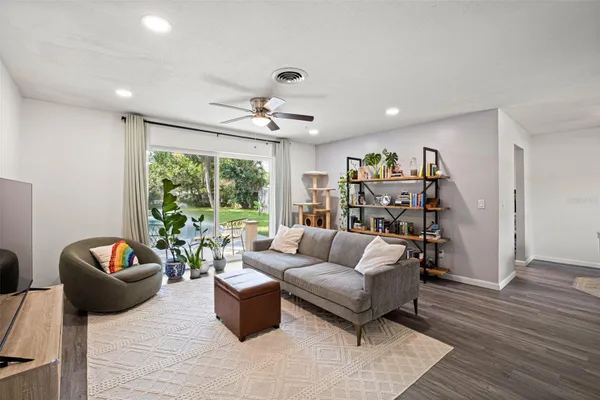 1109 PINEDALE RD