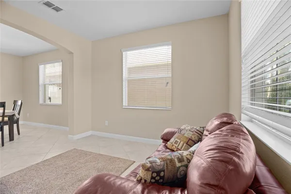 1586 THETFORD CIR