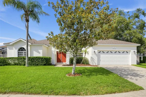 966 LONGWOOD CLUB PL