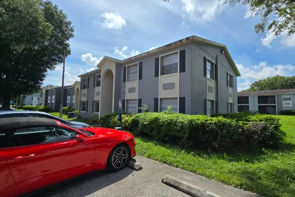 2555 N ALAFAYA TRL 105