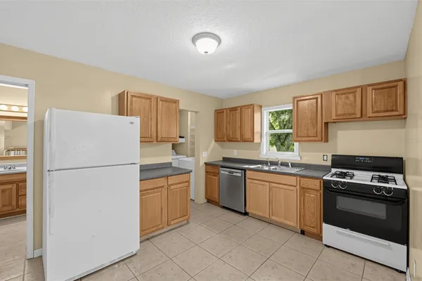 4175 OAKWOOD DR