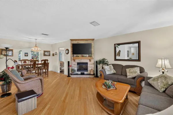22 E BAY AVE