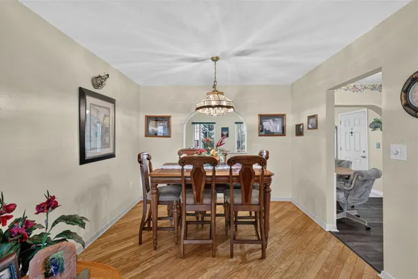22 E BAY AVE