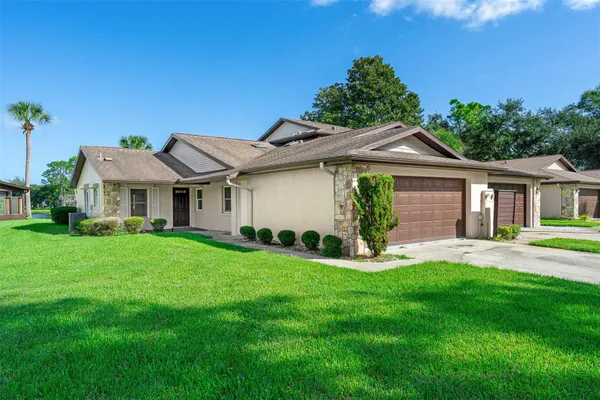 107 DEER LAKE CIR