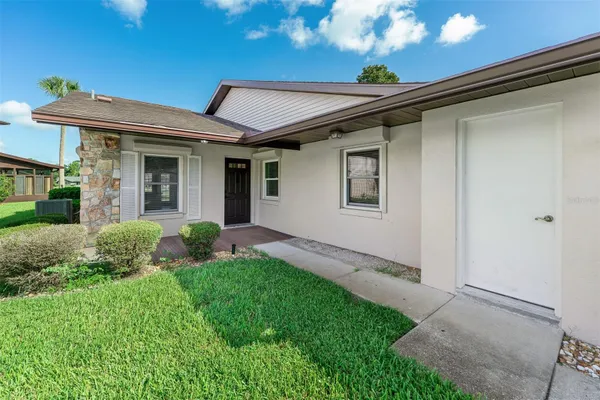 107 DEER LAKE CIR