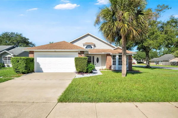 233 S ABERDEEN CIR