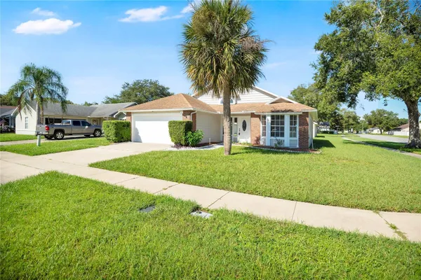 233 S ABERDEEN CIR
