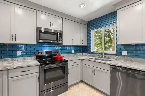 1211 LANCELOT WAY