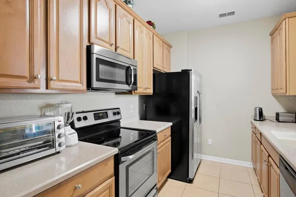8300 PORTOFINO DR 203