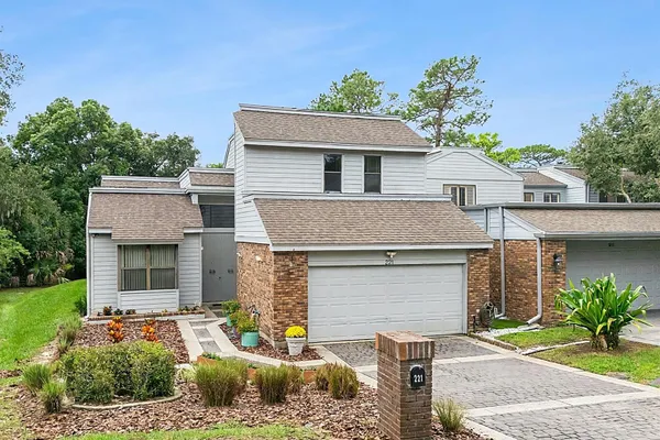 221 PINE CONE LN