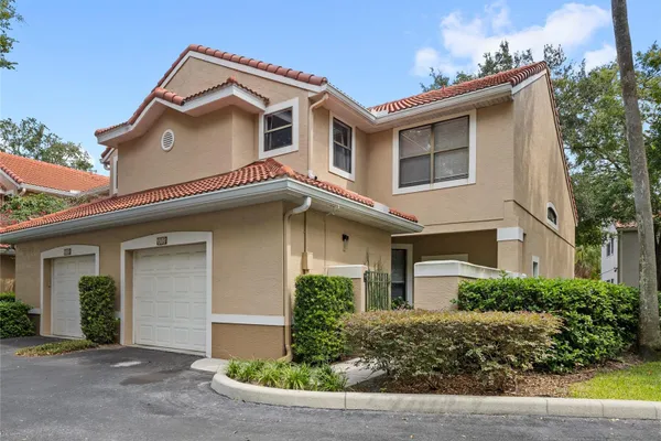 1010 WINDERLEY PL 100