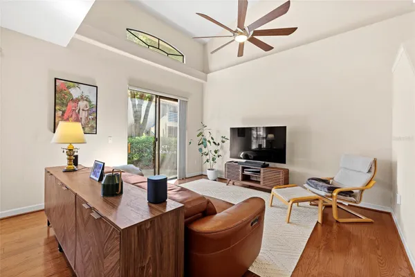 1010 WINDERLEY PL 100