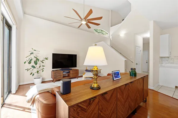 1010 WINDERLEY PL 100