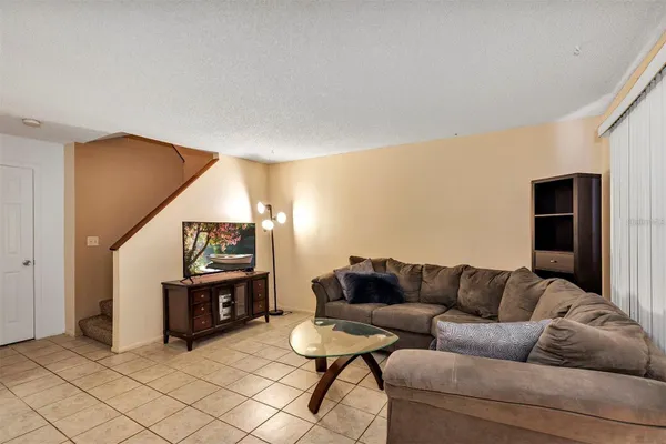 1728 TOWNHALL LN 1728