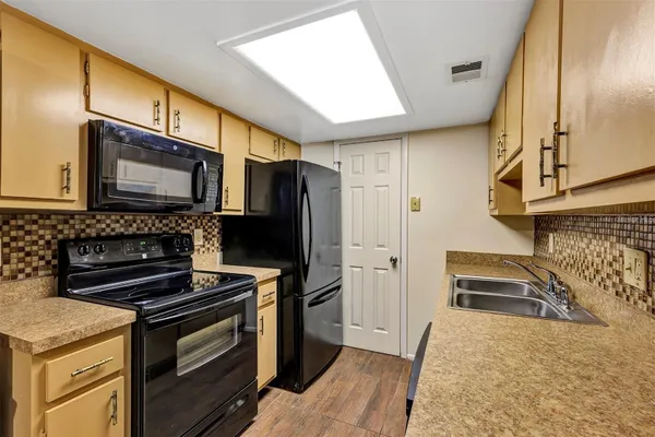 1728 TOWNHALL LN 1728