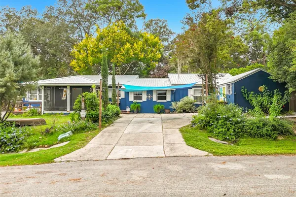 560 LIVE OAK AVE