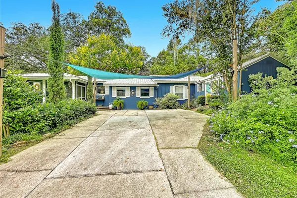 560 LIVE OAK AVE