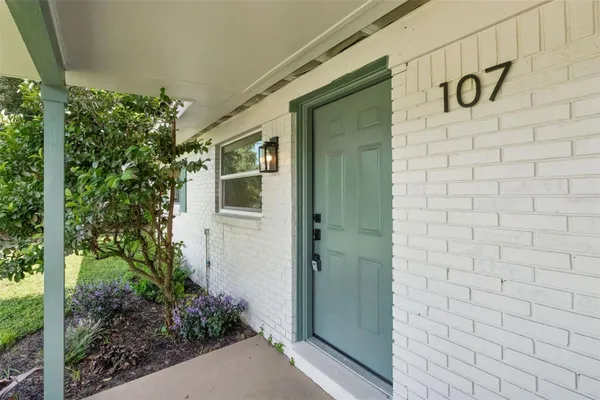 107 PLYMOUTH AVE