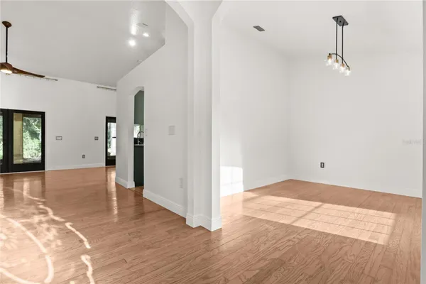 141 POINCIANA LN