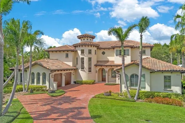 4906 AVIVA GARDEN CT