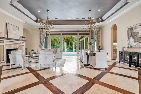 4906 AVIVA GARDEN CT