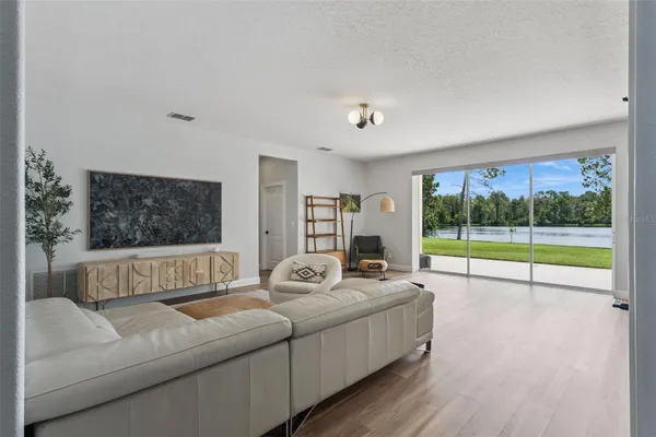 10072 OAK QUARRY DR