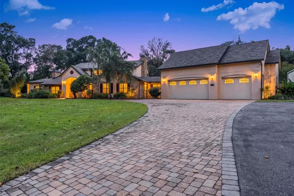 2150 W DALE CIR