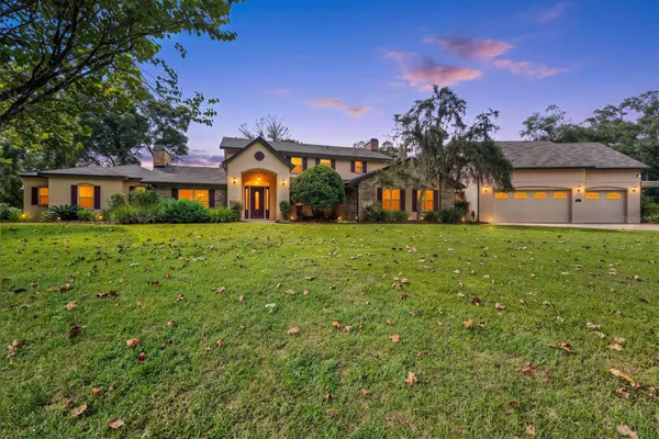 2150 W DALE CIR