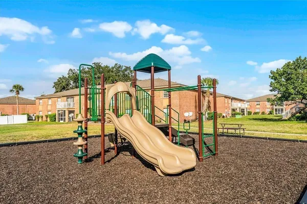 448 BANYON TREE CIR 206