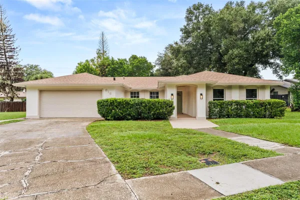 616 LAKE HOWELL RD