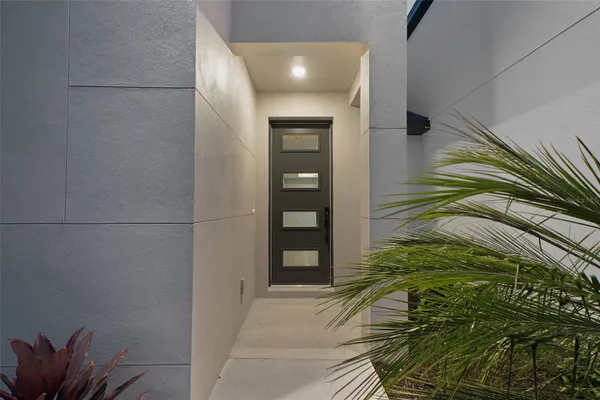 24399 SW KINGSWAY CIR
