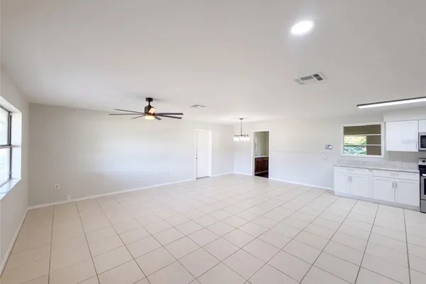 425 W DAUGHTERY RD