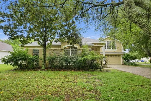 726 REGINA CIR