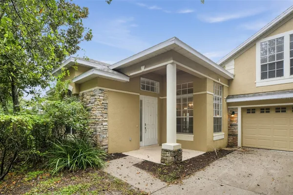 726 REGINA CIR