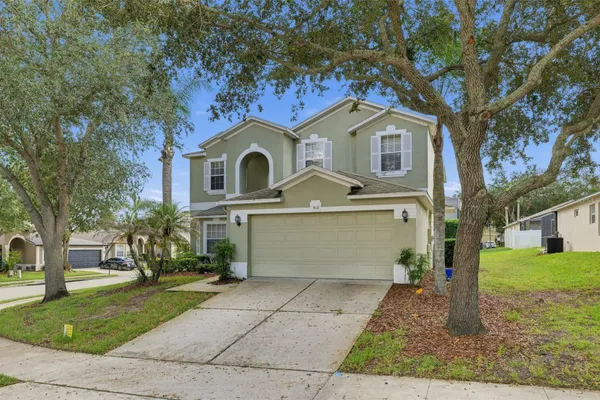 913 HENLEY CIR