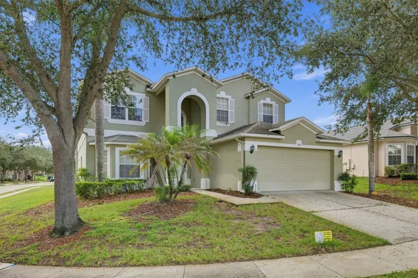 913 HENLEY CIR