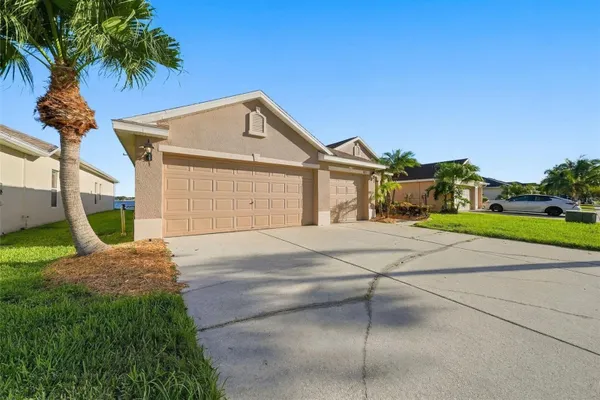 1822 MIRA LAGO CIR